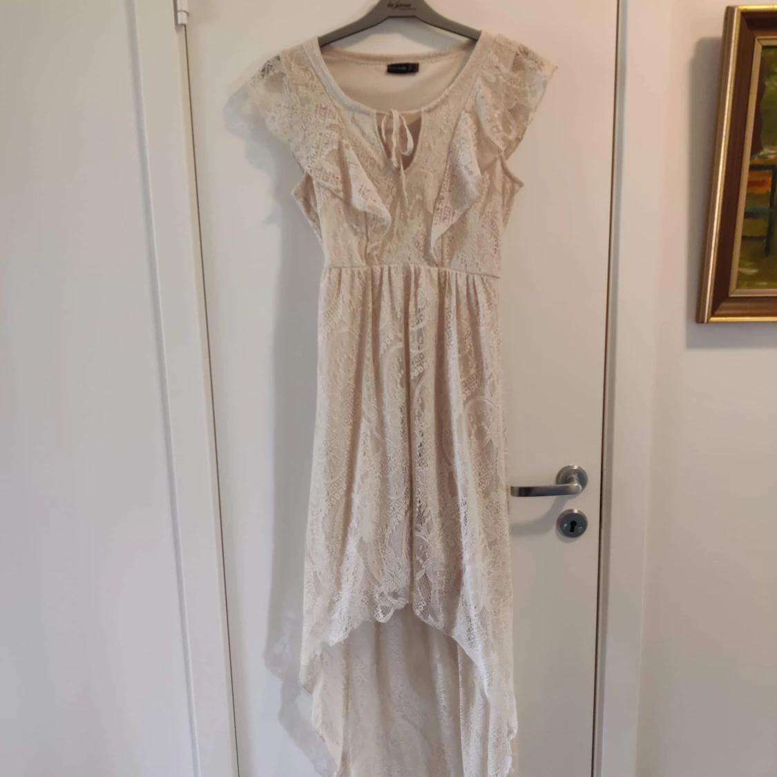 Asymmetrisk spetsklänning