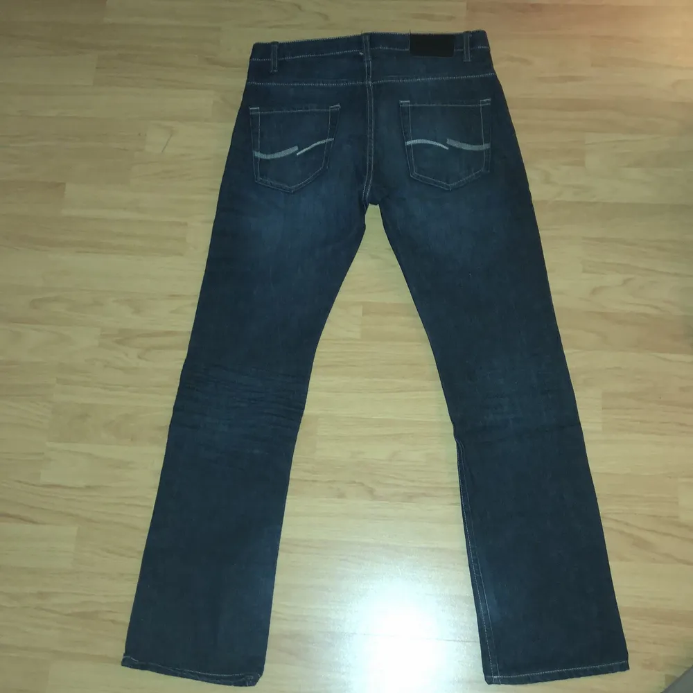 feta jeans i storlek 30, köparen står för frakt💚. Jeans & Byxor.