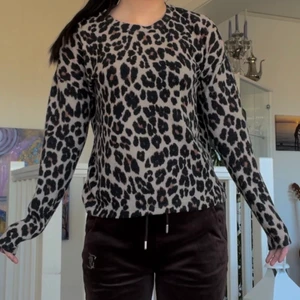 Tröja  - En super fin tröja från Gina tricot i storlek S