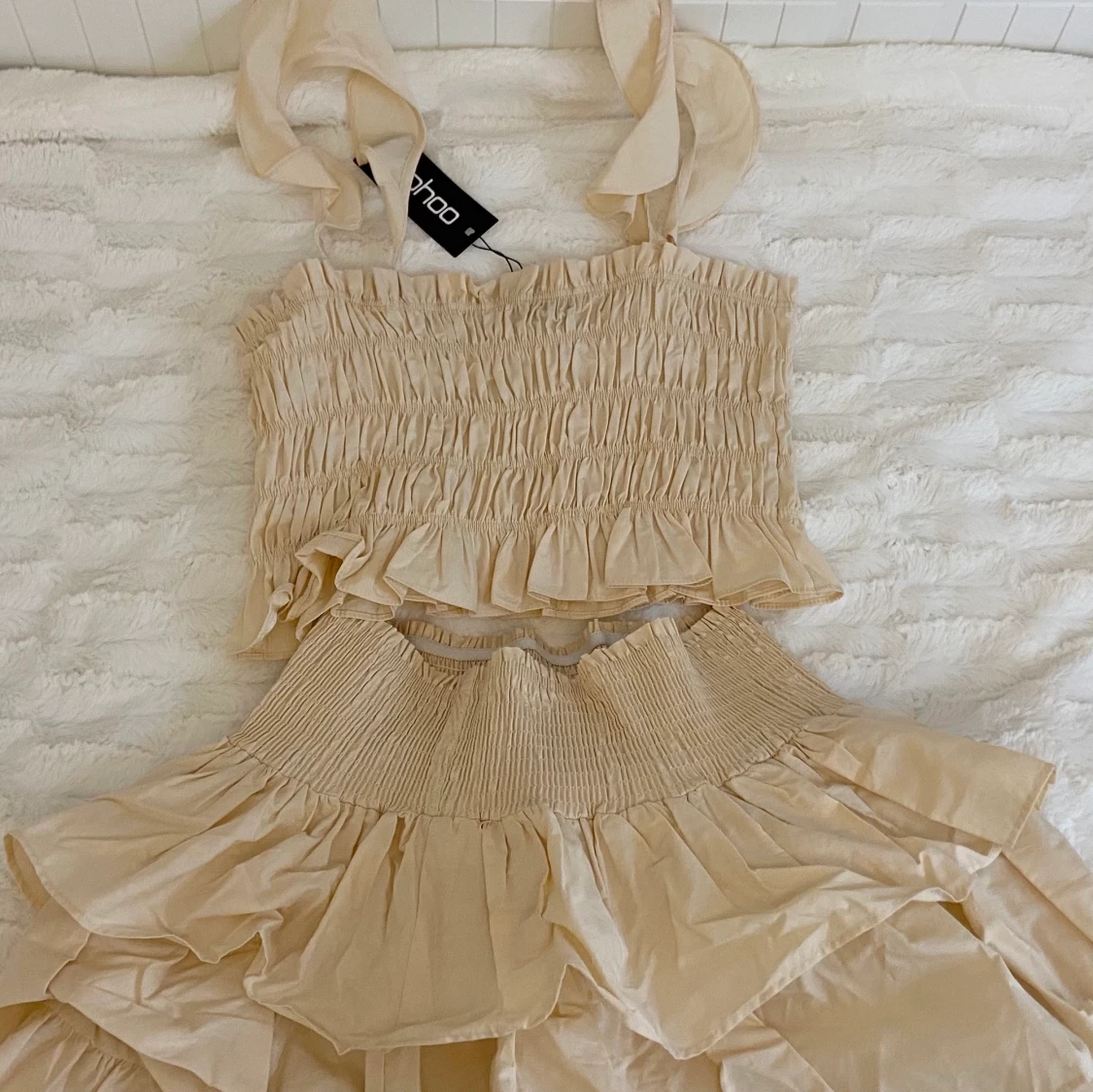 Smockad topp och volangkjol - 90