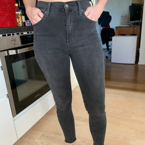 Levis Jeans - Gråsvarta Levis Jeans, stretch