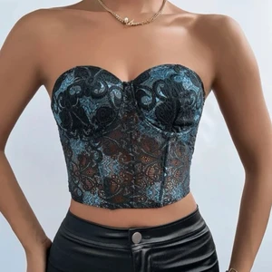 Skitnygg korsett - Säljer denna jättesnygga helt oanvända korsett då den är för liten för mig. Storlek S och i jättefint bra material💕💕