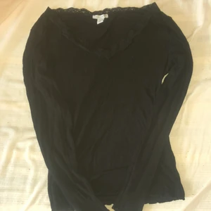 Svart tröja  - En svart tröja,inte använd så mycke 