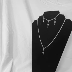 Silversmycke Blixt - Silversmycke i blixt motiv! Armband och halsband! Halsband: 99kr Armband: 79kr fraktkostnaden är beroende på vikt, under 100 gram: 26kr