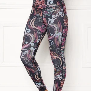 Odd Molly träningstights  - Säljer mina Odd Molly träningstights som är i mycket fint skick, byxorna är storlek 0 som motsvarar XS/S. Vid frågor är du välkommen att höra av dig. 