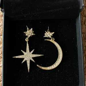 Örhängen perfekt skick  - Superfina örhängen som tyvärr inte kommer till användning. Paketpris vid köp av flera smycken!