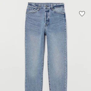 Jeans  - H&M jeans köpta för 400kr. Använt ett par gånger men inte längre. Strl 42 men sitter som 40. Börja buda vid 200kr💖
