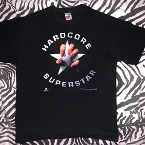 Tshirt med Tryck - En riktigt fin Tshirt med tryck på. Har inte använt denna eftersom den passar inte riktigt min stil.