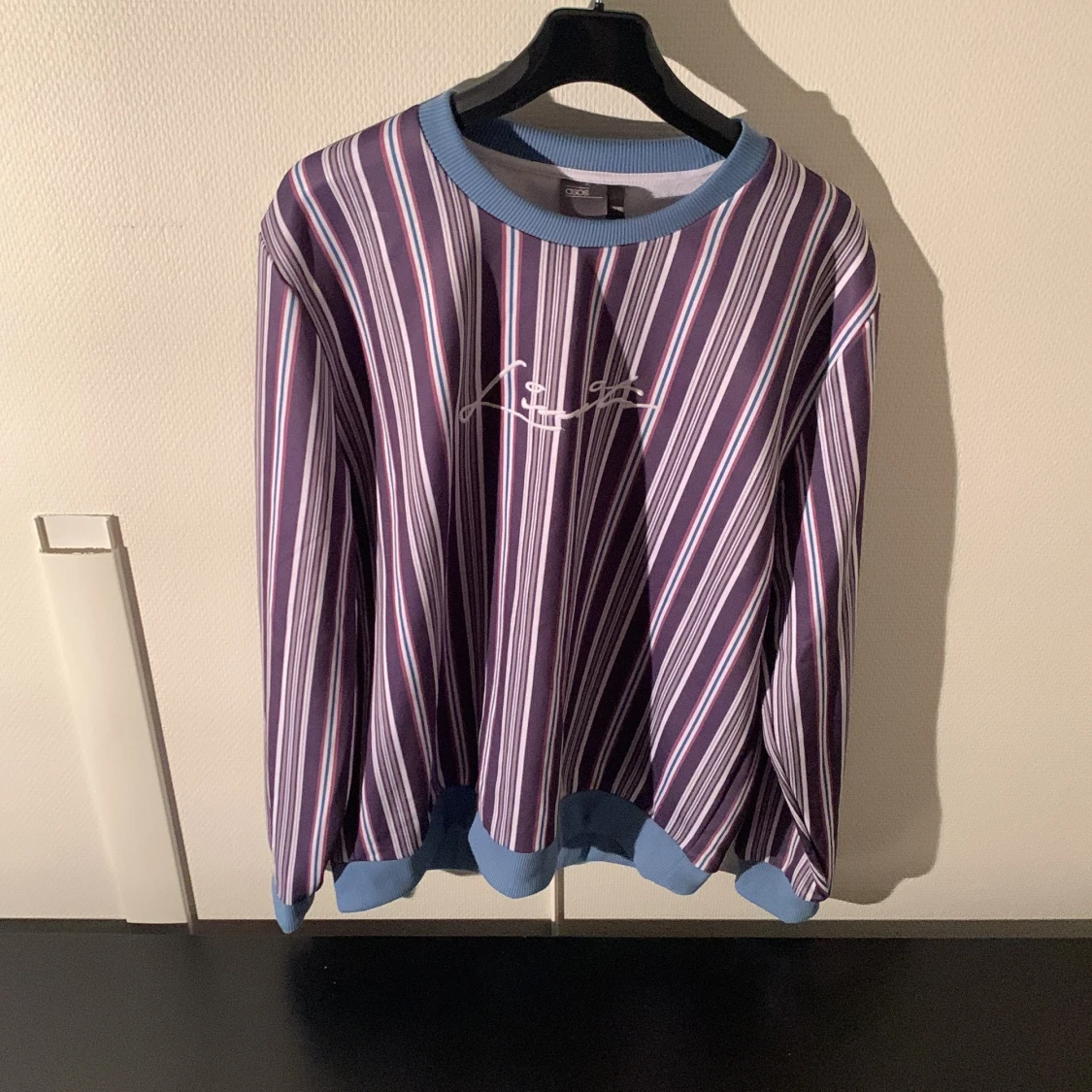 Lila randig sweatshirt