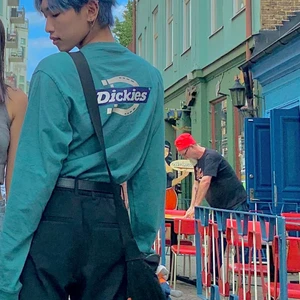 Dickie Sweater Tröja - Har köpt och använt också 1 gång bara. Det är så snygg och passar med Byxor som i bilder. Har köpt runt 399 eller 449kr.