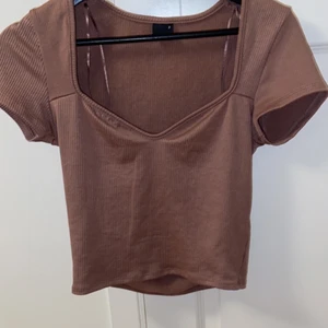 Topp - Säljer denna snygga toppen, aldirg använt, strl s