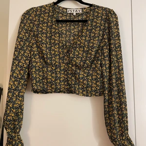 Topp  - Topp i nyskick säljes endast provad! Kan även skicka med spårbart!