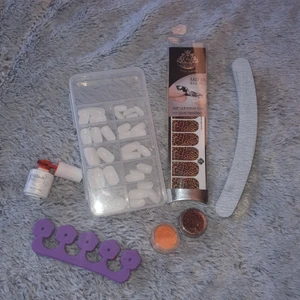 Nagelkit  - Nagelkit, allt är oanvänt förutom gellacket som enbart är testat. 