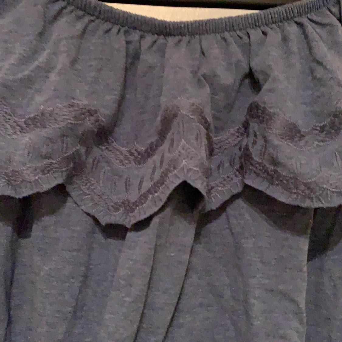 Mörkblå off shoulder tröja - 90