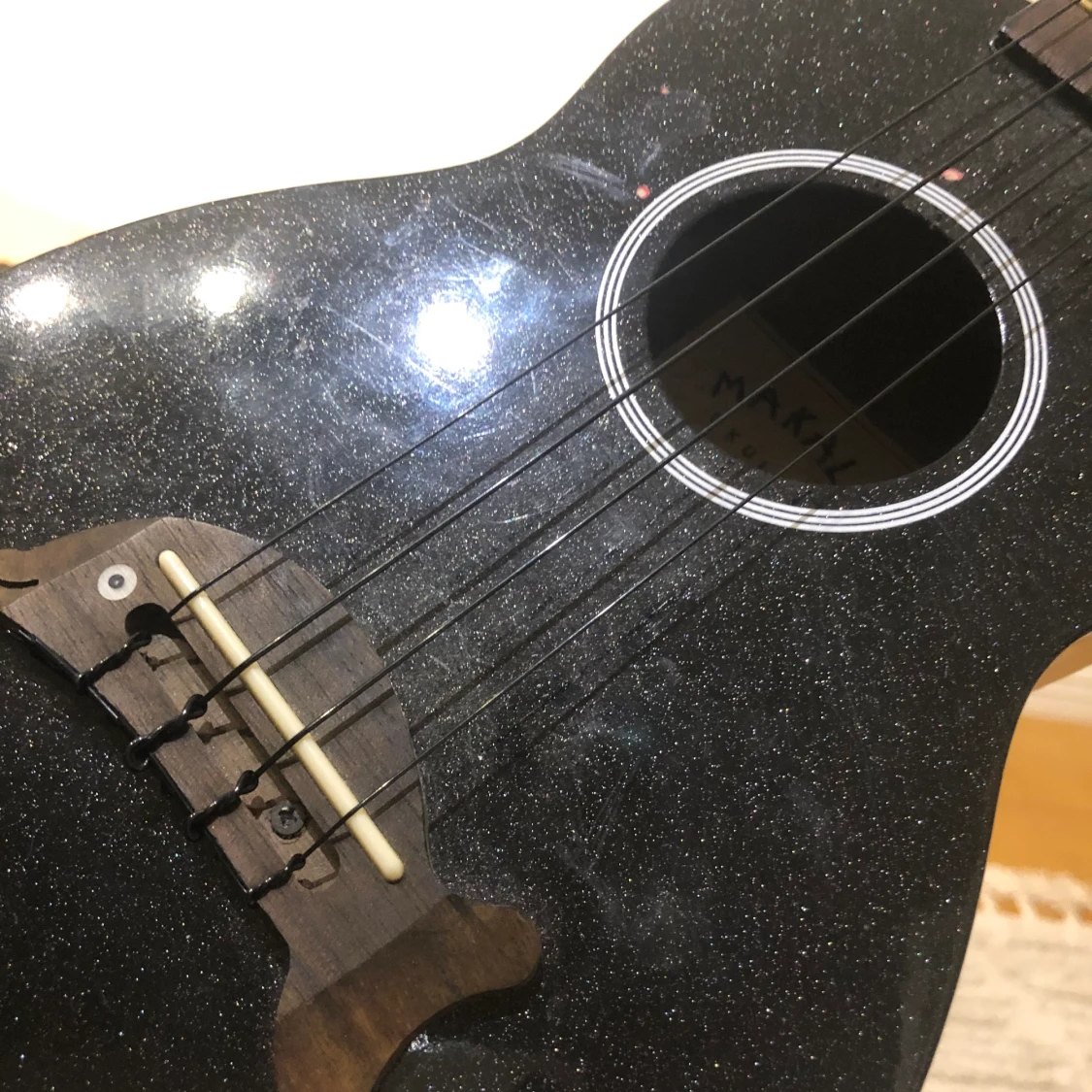 Glittrig ukulele  - 90