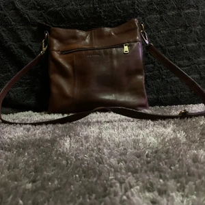 Handväska  - Ny väska. Don Donna nanno zip