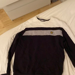 Lyle skott tröja - Storlek small. Crewneck. Modellnamn: vintage