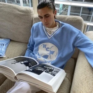  Sweatshirt  - Super fin och skön, men använder inte, storlek L 