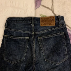 Crocker jeans - Snygga lågmidjade jeans från crocker. Har sprättat upp sömmen längst ner så att de ska bli längre.