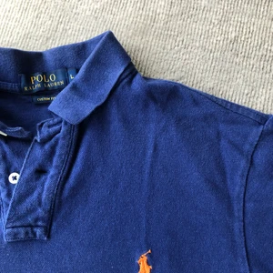 Ralph Lauren pike  - Snygg och trendig Ralph Lauren piké i en snygg blå färg!