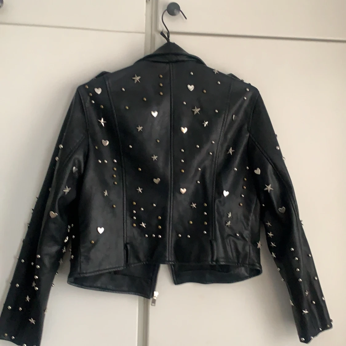 Skinnjacka med nitar - 90