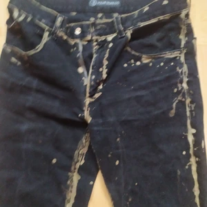 Polar skate jeans  - Ett par snygga skejtjeans som altrats. Passar 30*32 skulle jag tro :) 