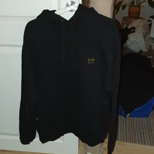 Hov1 merch  - Hov1 merch hoodie från vindar på mars. Använd fåtal gånger, nyskick. Storlek XL liten i storlek.