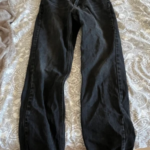 NAKD svarta jeans  - snygga och bekväma jeans men kommer inte till användning längre. 