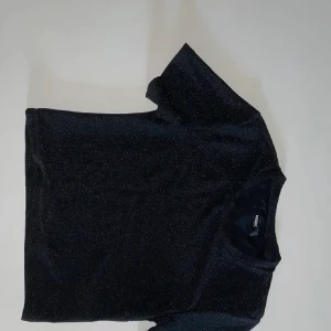 Glittertröja bibok - Kmr överens om pris i dm och mer info där!!