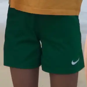 Gröna tränings/mjukis-shorts från Nike 🧃mindre i storleken