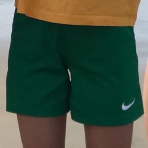 Shorts  - Gröna tränings/mjukis-shorts från Nike 🧃mindre i storleken