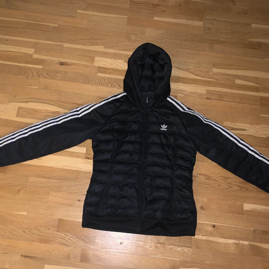 Adidas jacka storlek M