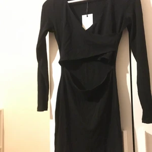 Klänning - Helt ny oanvänd klänning (fler bilder kan skickas privat ) sitter jätte fint 