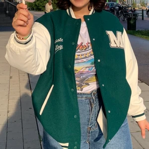 Jacka  - Jacka storlek M men oversize 