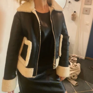 Så ball jacka  - Jättecool jacka! Strl s men passar xs-m. Använd 1 gång 