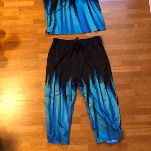 Linne + byxor  - Köpt online passar ej endast testat!