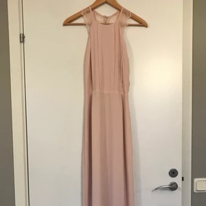 Balklänning ej använd. Storlek S/M - Helt oanvänd balklänning/maxiklänning helt oanvänd.