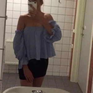 Topp från Zara - Superfin topp från Zara, bara använd ett fåtal gånger💗 Passar inte längre, därav gammal första bild!! 