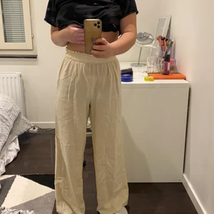 Bik bok storlek S  -  Jätte sköna byxor från Bik Bok är typ som linnebyxor. Jag har använt den 2 gånger och vill inte ha längre 