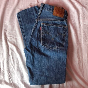 Levis jeans  - Blå Levis jeans, varsamt använda. I model 501💕 Står inte storlek men jag anser dem vara i XS