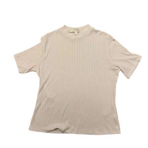 A cute basic begie t-shirt in size xl ✨🤍