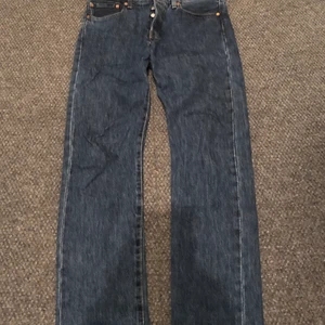 Levis 501 - Ett par nästan helt nya Levi’s 501. Dom är i nyskick. 
