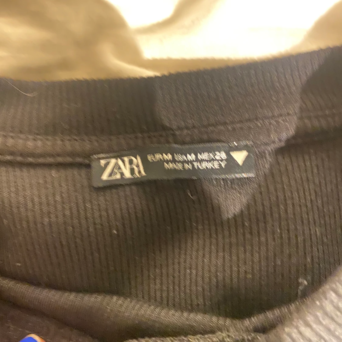 Oanvänd t shirt från zara - 91