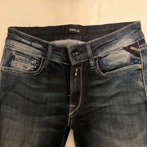 Replay jeans superstretch nyskick - Replay jeans i super stretch, använda en gång så som nya! Storlek 25 men funkar fint som 25/27 pga stretchen. 