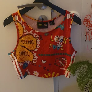 Adidas linne  - Säljer mitt skit snygga linne från adidas köpt för 300 säljer för 100kr 🧡