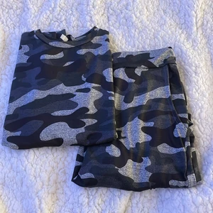 Sett - Byxorna har inget snöre detta borta men annars är det bra skick