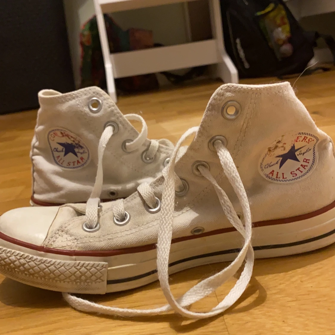 Vita converse storlek 37.5