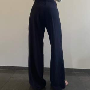 Svarta kostymbyxor från H&M conscious, fint skick!🤍