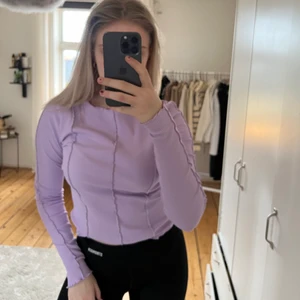topp - supersöt topp från ginatricot i storlek M men sitter som en S, köp för 20kr + frakt 