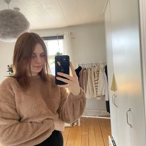 Tröja i storlek xs - En tröja från shein i storlek xs. Tröjan är aldrig använd då jag har för mkt kläder. Köp för 30kr 